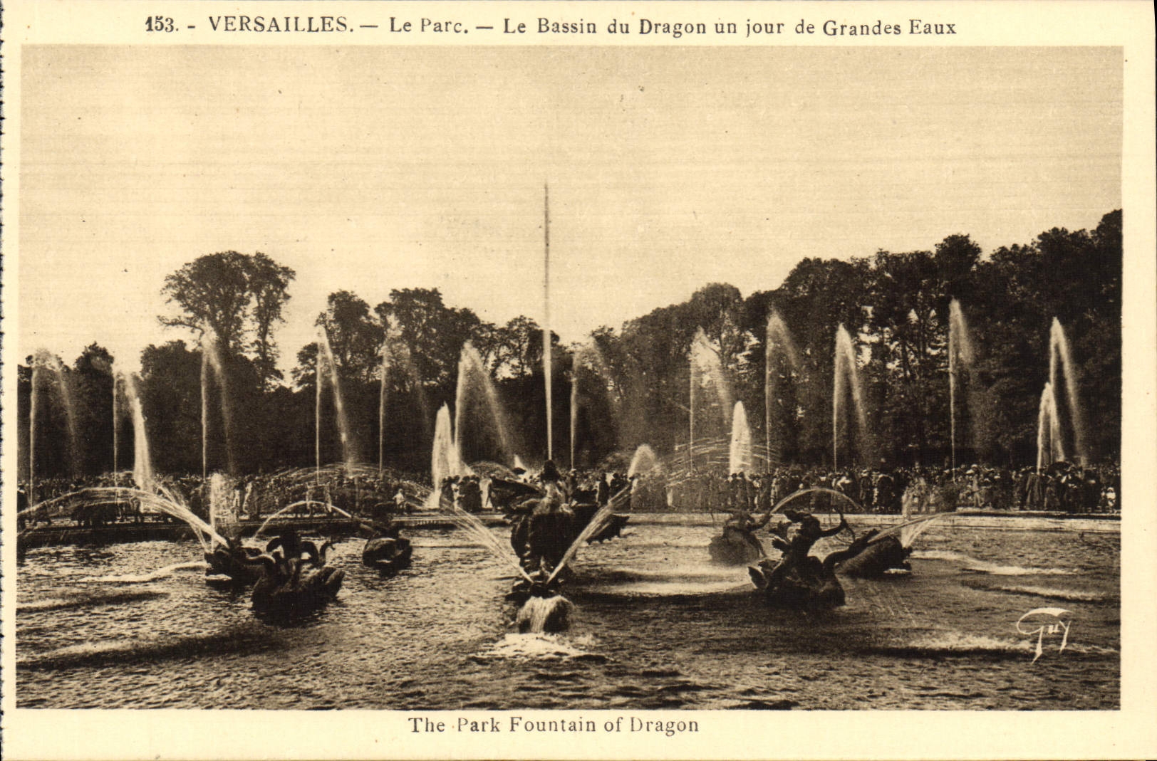 CPA Versailles Le Parc Le Bassin Du Dragon un jour de Grandes Eaux