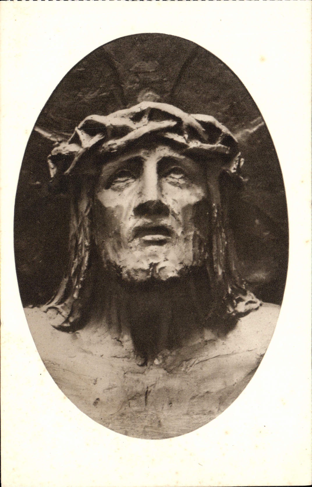 CPA La Basilique De Lisieux Le chemin de Croix exterieur Le calvaire Tete de Christ