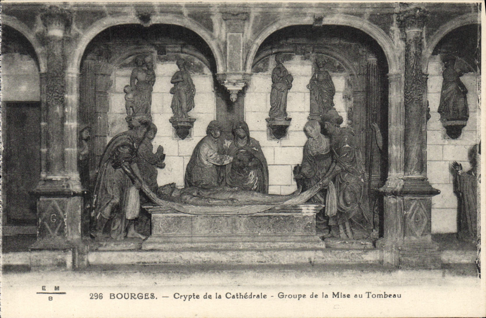 CPA Bourges Crypte De La Cathedrale Groupe de la Mise auj tombeau