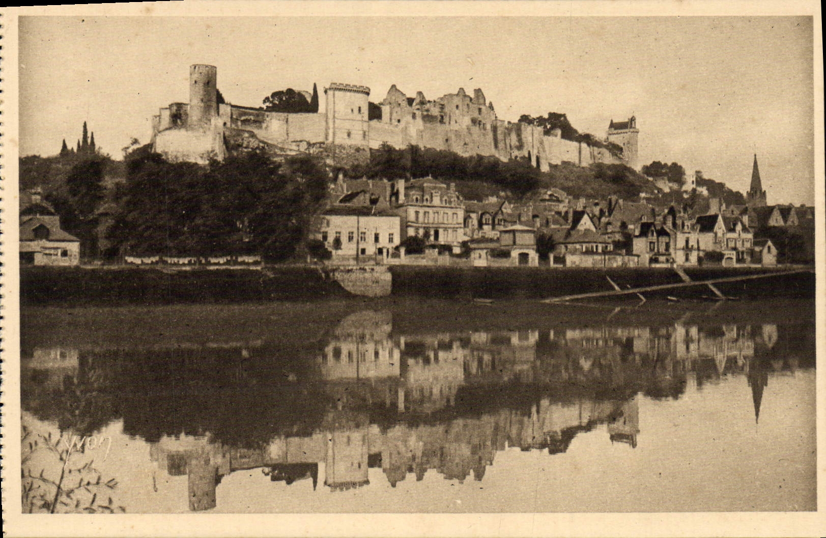 CPA Chateaux De La Loire Chateau De Chinon