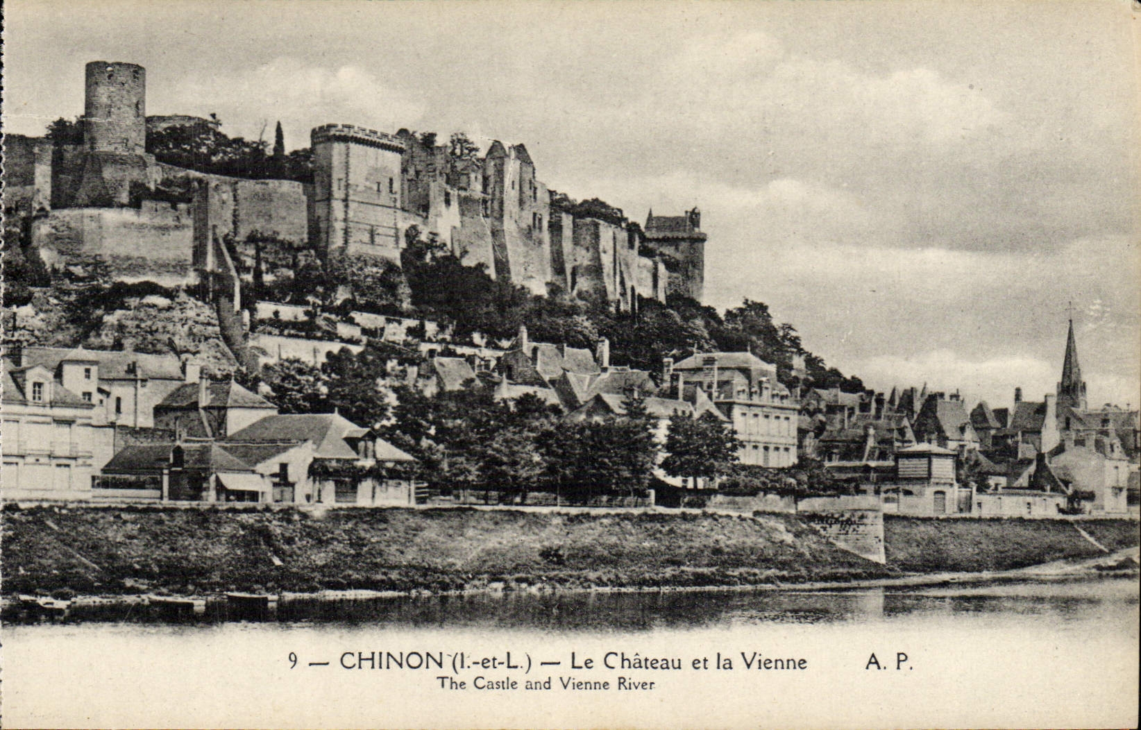 CPA Chinon Le Chateau Et la Vienne