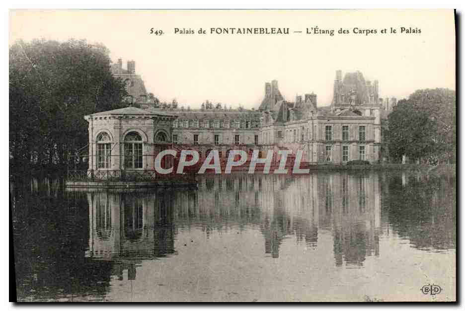 Schloss FONTAINEBLEAU — Der Karpfenteich und das Schloss