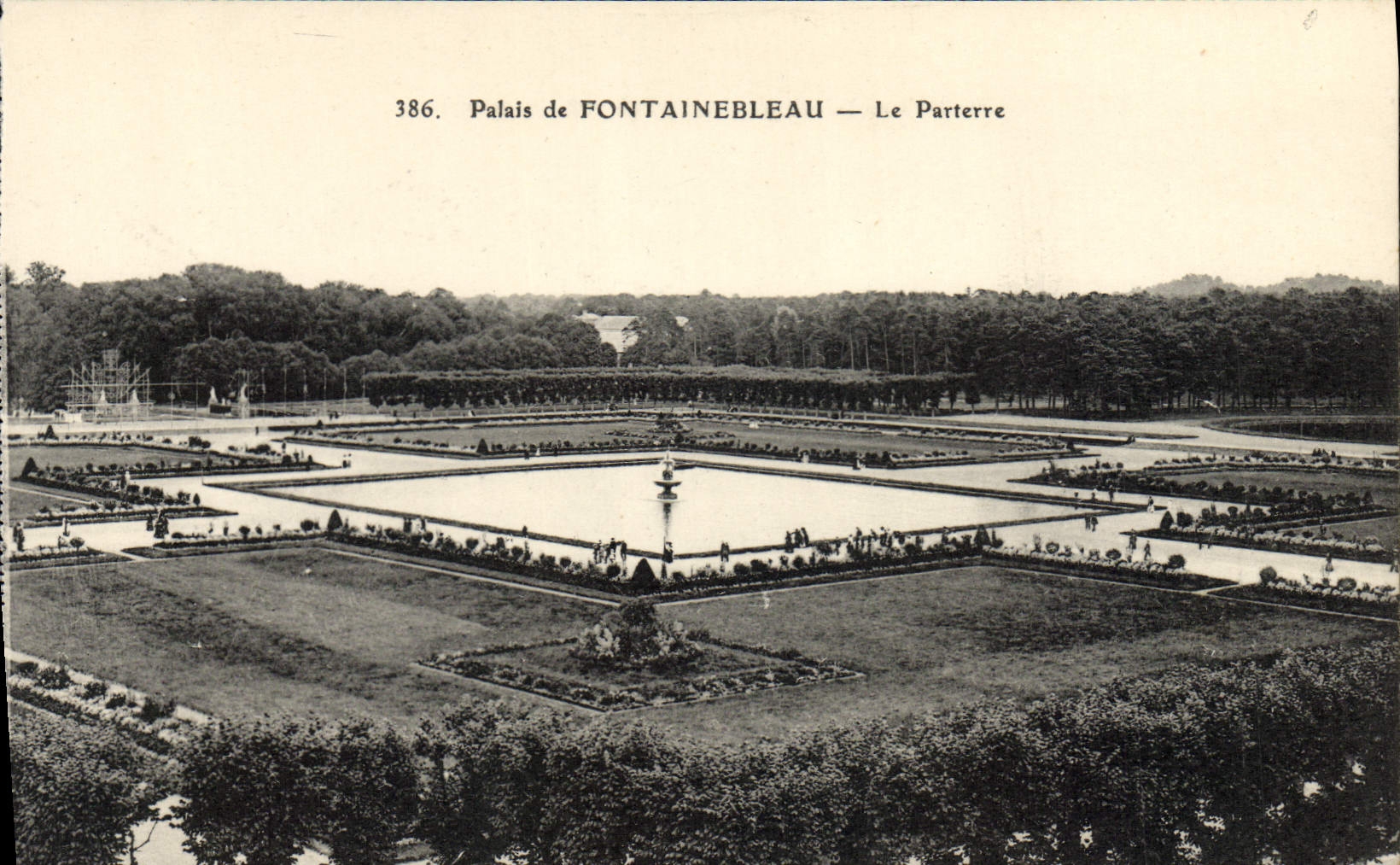 Palais de FONTAINEBLEAU — Le Parterre — n° 386