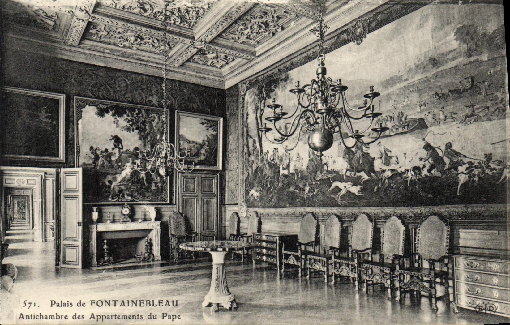 Palace of FONTAINEBLEAU — Antechamber of the Pope's Apartments — n° 571