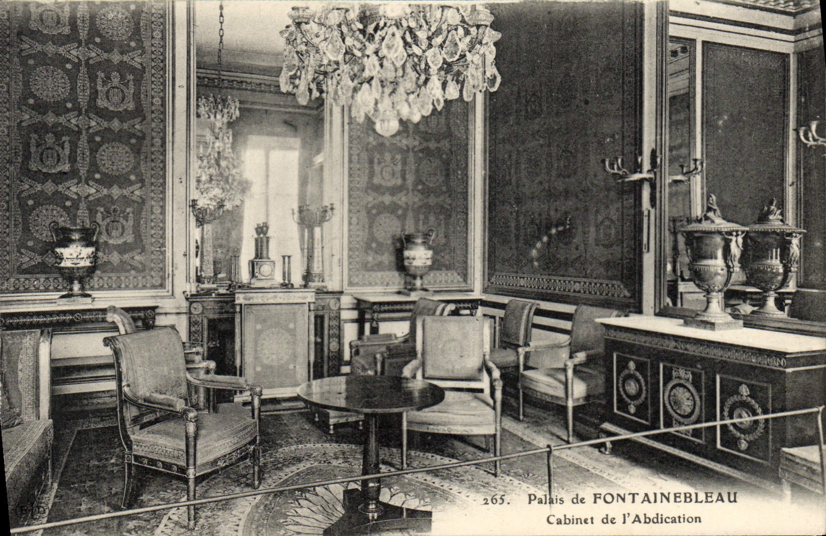 Palais de FONTAINEBLEAU — Cabinet de l'Abdication — n° 265