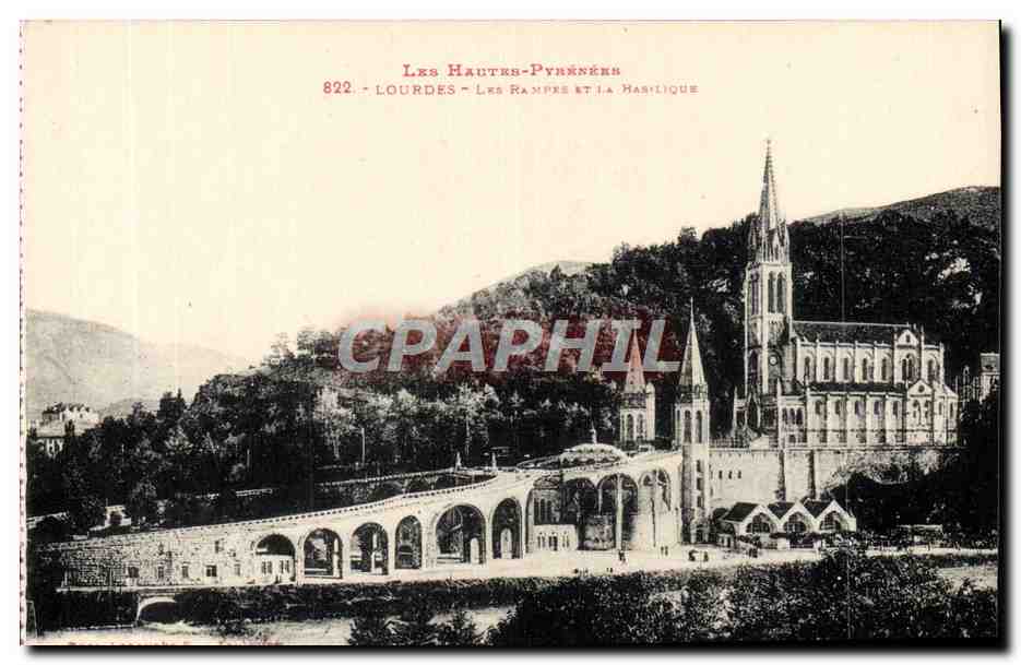 CPA Lourdes Les Rampes Et La Basilique