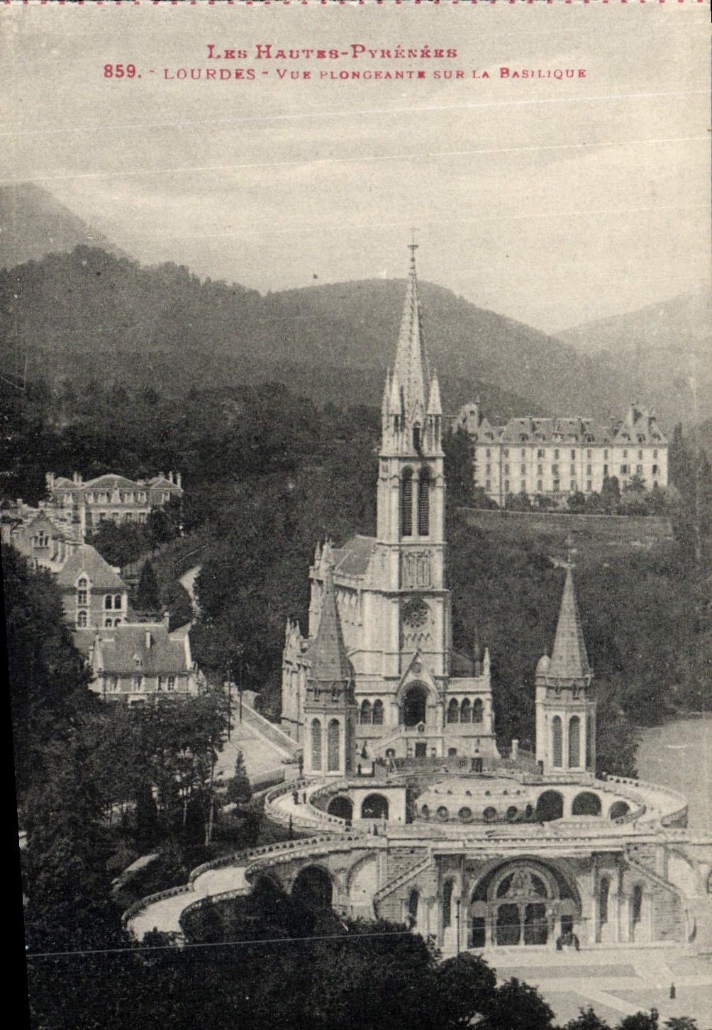 CPA Lourdes Vue Plongeante Sur La Basilique