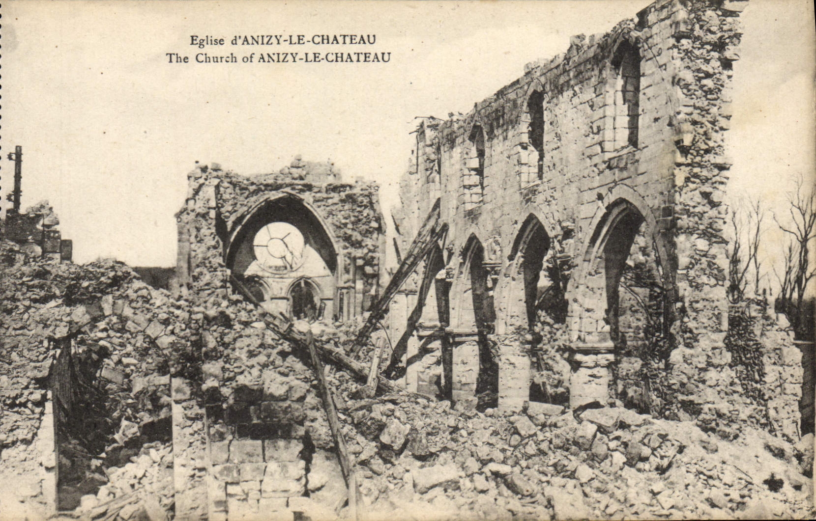 CPA Eglise D'Anizy Le Chateau Militaria