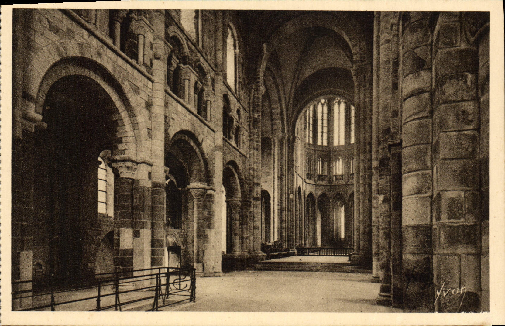 CPA Le Mont St Michel Pres Sales Abbaye Interieur de l'eglise Romane