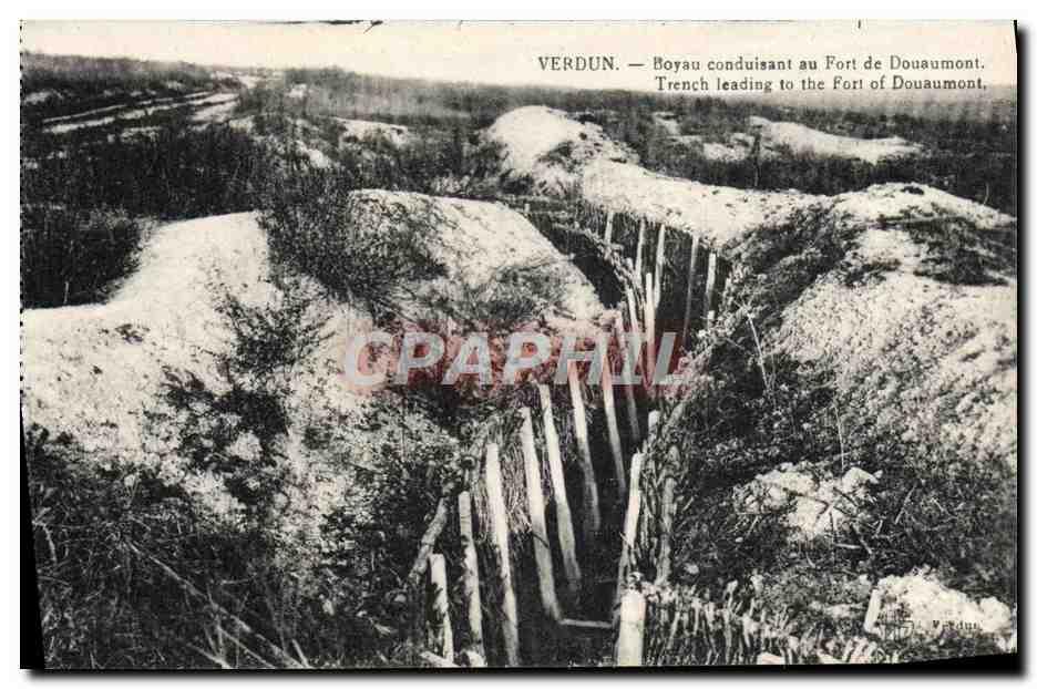 Verdun — Boyau conduisant au Fort de Douaumont — sans éditeur ni numéro visible
