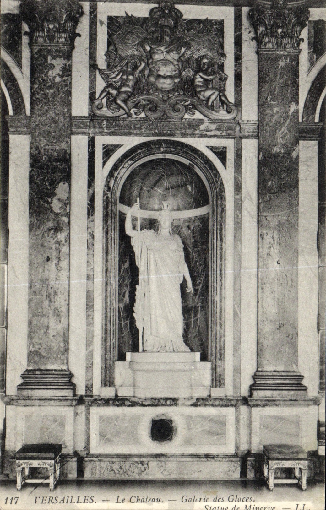CPA Versailles Le Chateau Galerie Des Glaces Statue de Minerve
