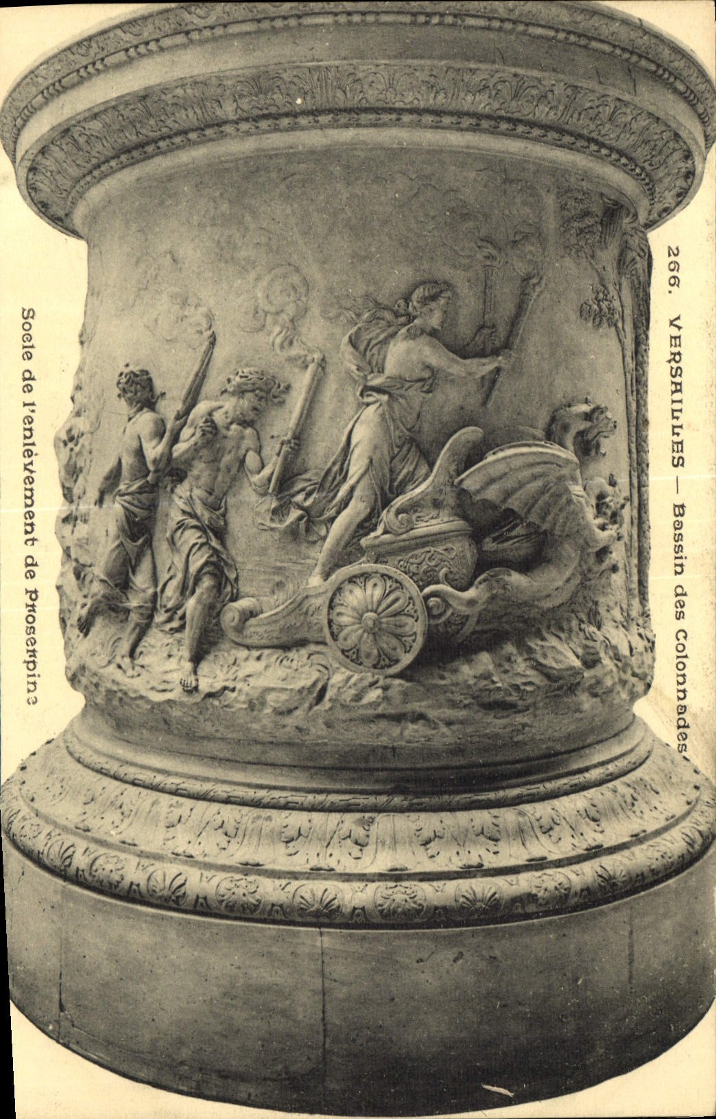 CPA Parc De Versailles Bassin des colonnades Socle de l'enlevement de Proserpine