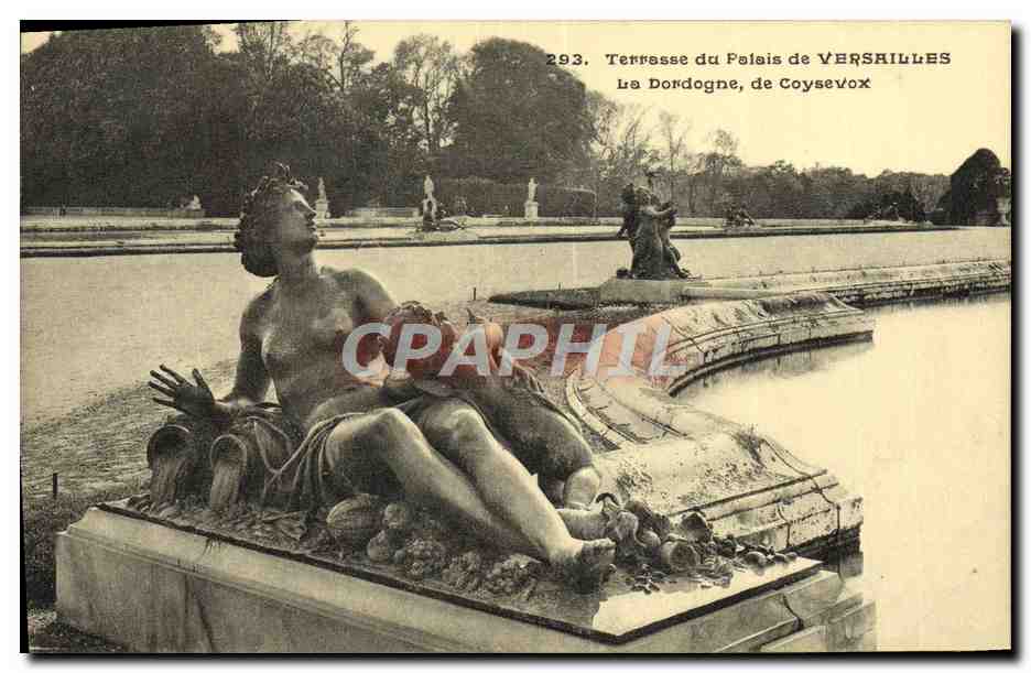 CPA Versailles Terrasse du palais La Dordogne par Coysevox