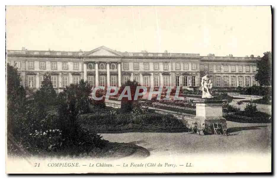 CPA Compiegne Le Chateau La Facade Cote du parc