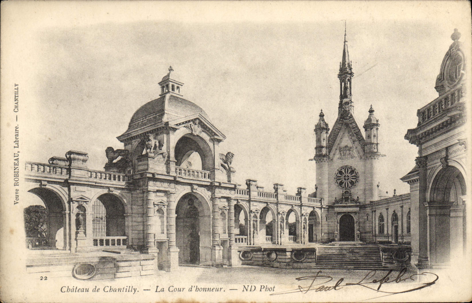 CPA Chateau De Chantilly La Cour D'Honneur