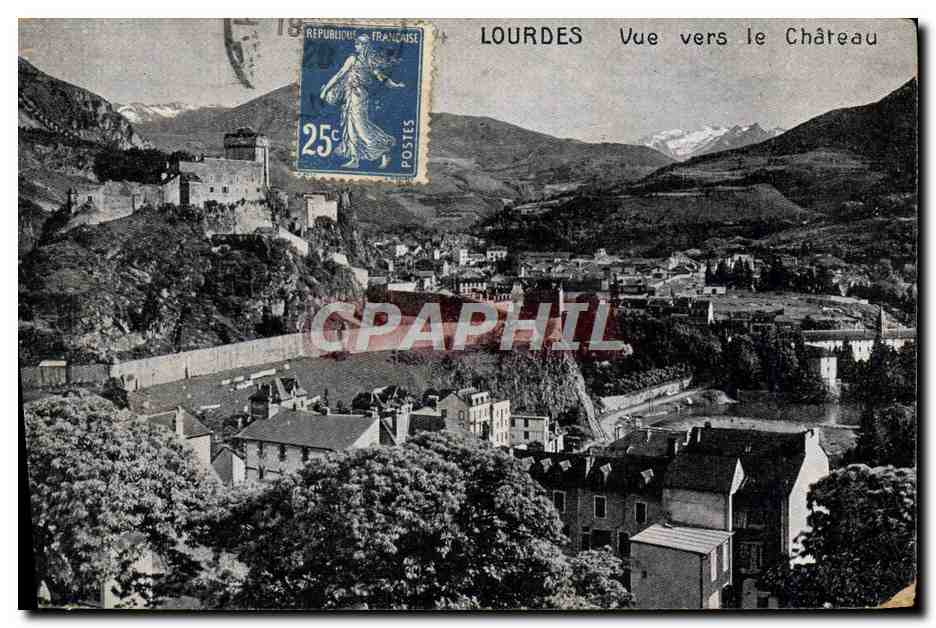 CPA Lourdes Vue Vers Le Chateau