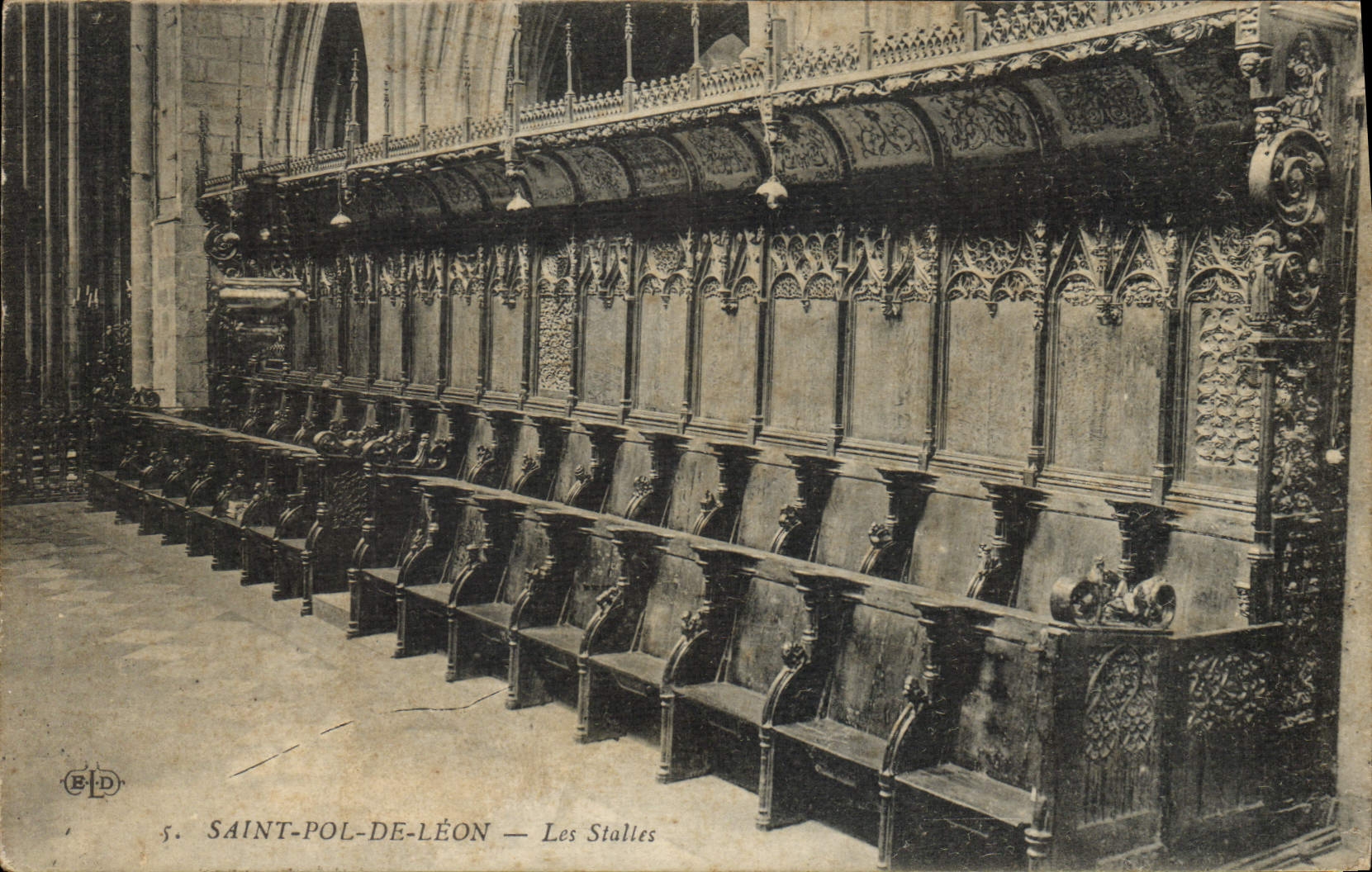 CPA Saint Pol De Leon Les Stalles