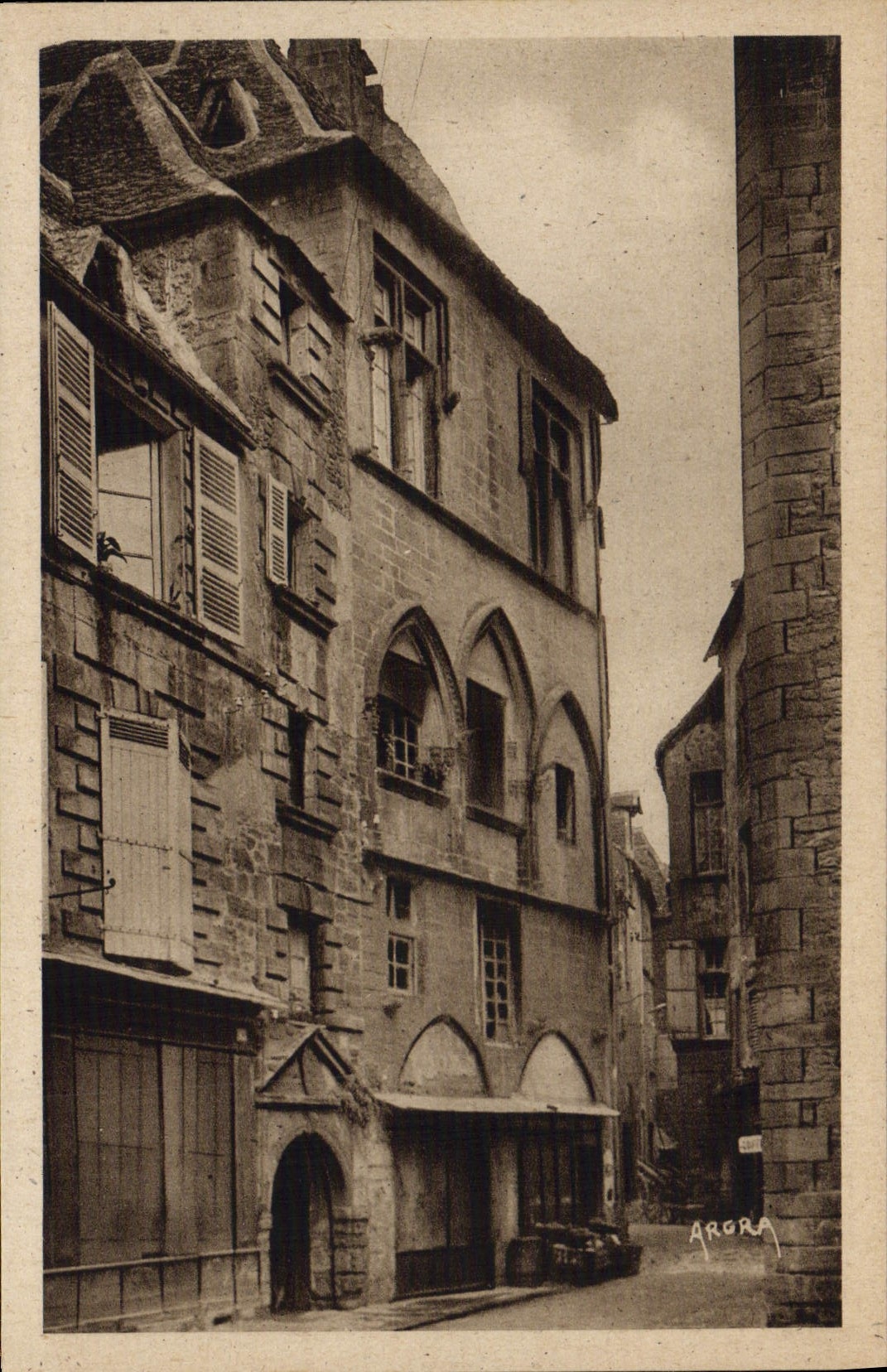 Sarlat — Hôtel Plamon — XVIe siècle — Les Arts Graphiques, 14, Rue de la Concorde