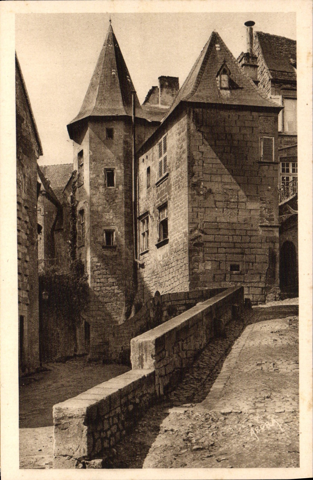 Sarlat — Altes Hotel des 15. Jahrhunderts — Les Arts Graphiques