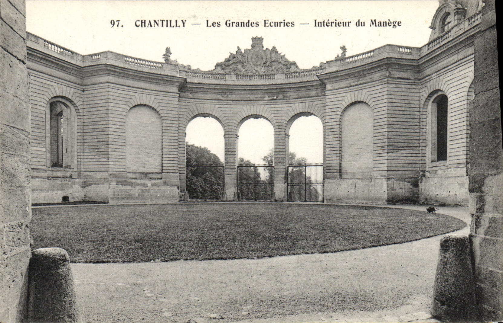 Chantilly — Les Grandes Ecuries — Intérieur du Manège — Héliotypie Bourdier et Faucheux