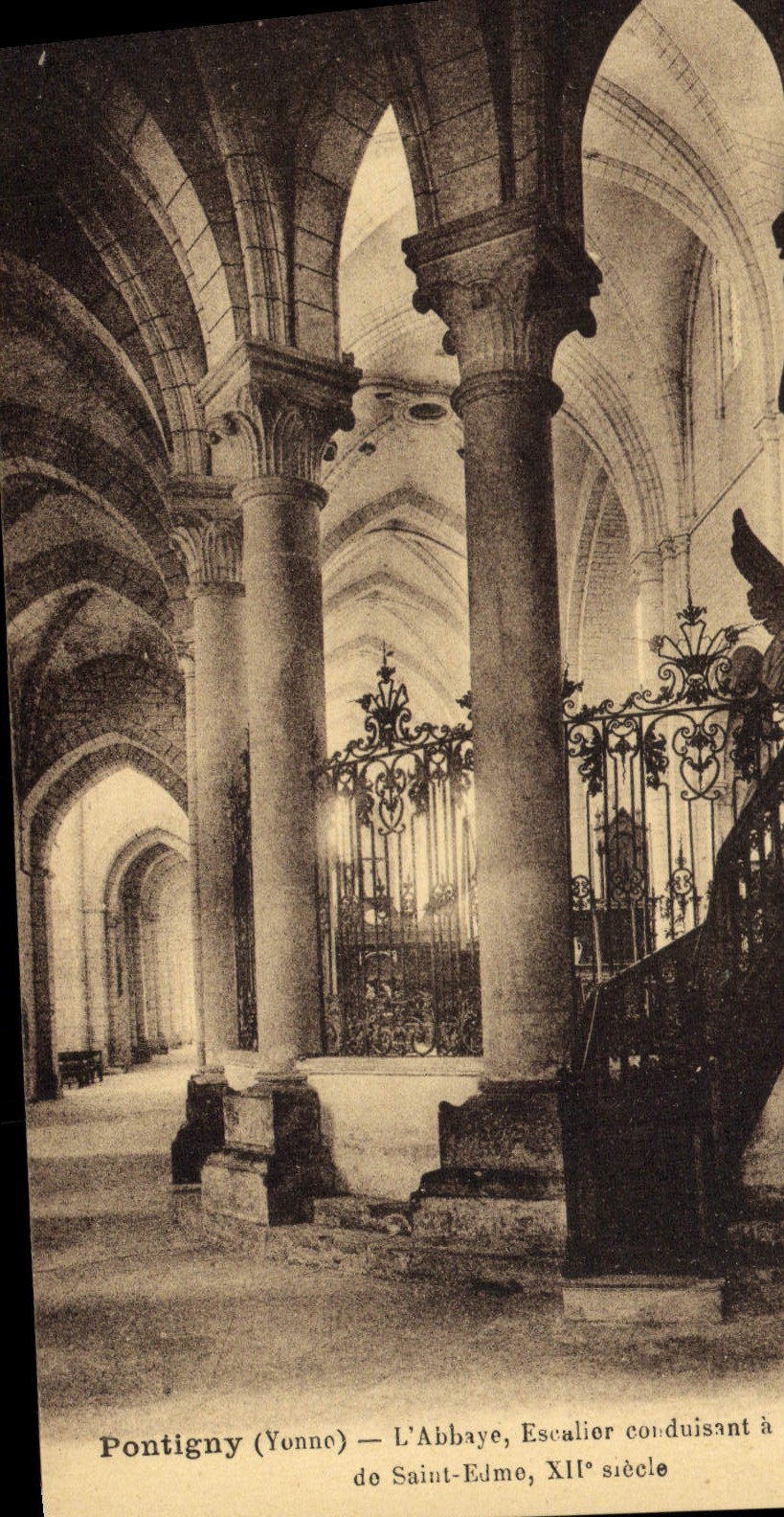 CPA Pontigny L'Abbaye Escalier Conduisant a la chasse de St Elme