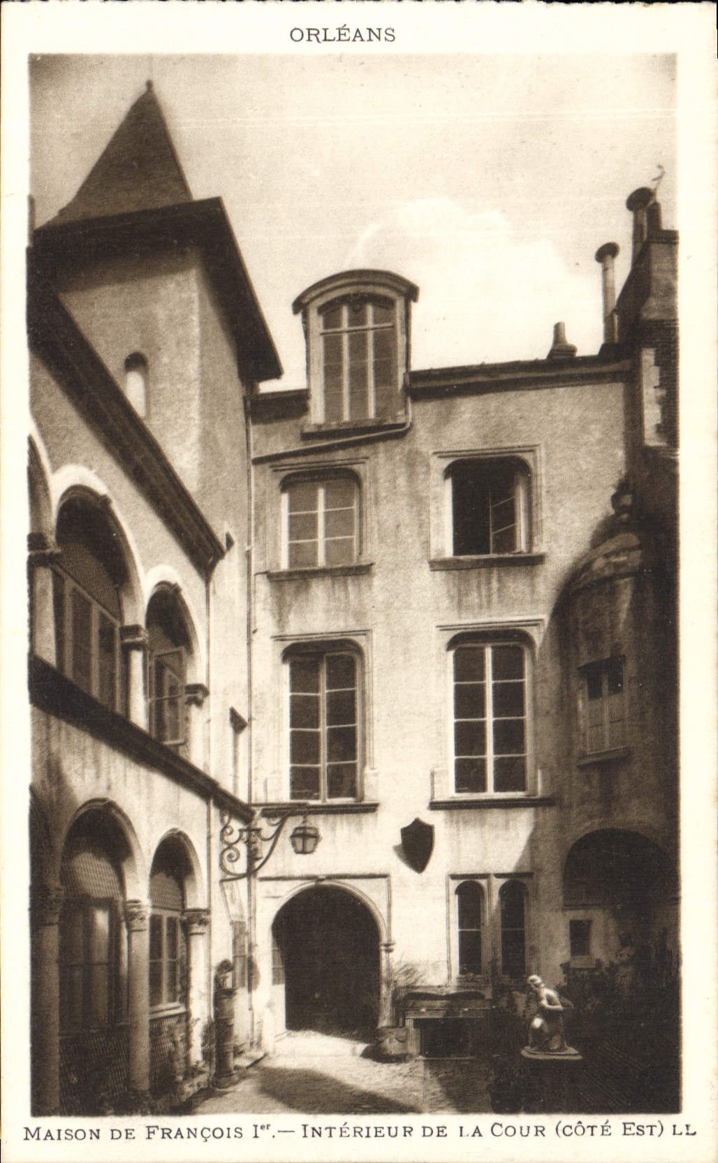 CPA Orleans Maison De Francois 1er Interieur de la Cour