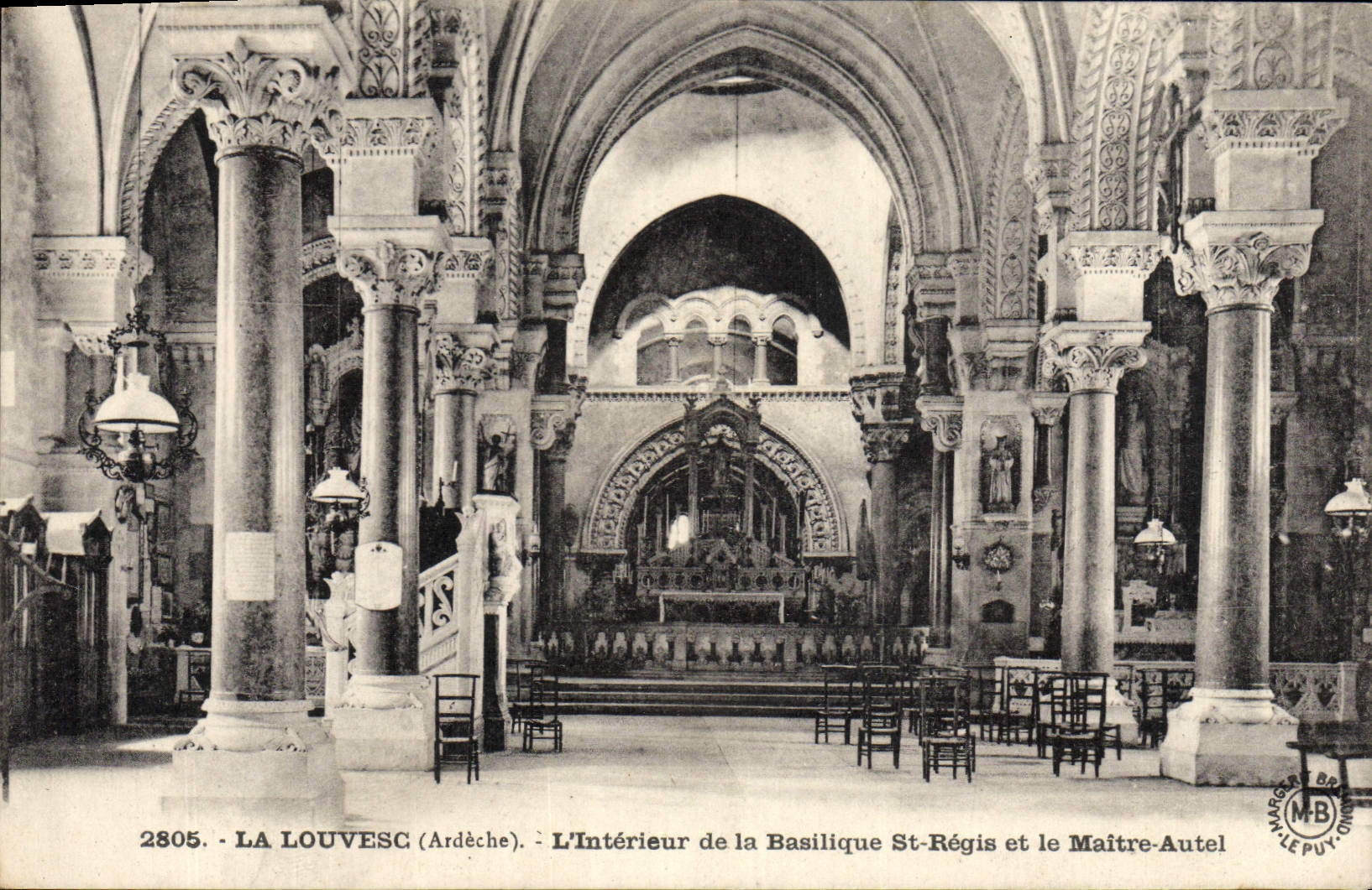 La Louvesc (Ardèche) — L'Intérieur de la Basilique St-Régis et le Maître-Autel