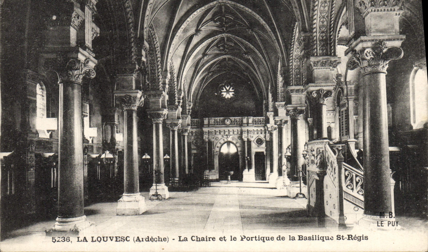 La Louvesc (Ardèche) - La Chaire et le Portique de la Basilique St-Régis
