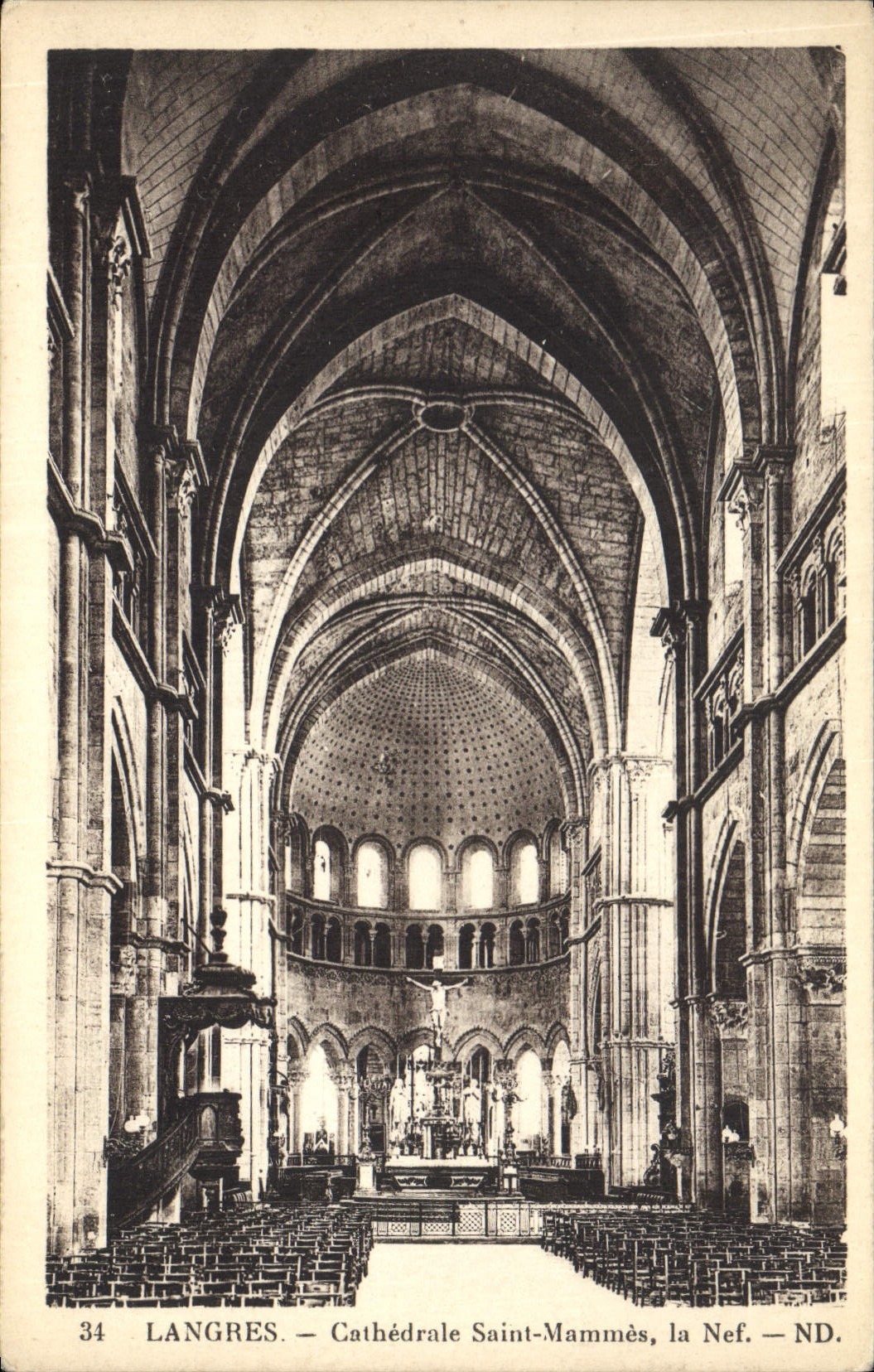 CPA Langres Cathedrale Saint Mammes La Nef