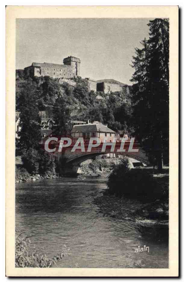 CPA Lourdes Le Chateau Fort Et Le Gave