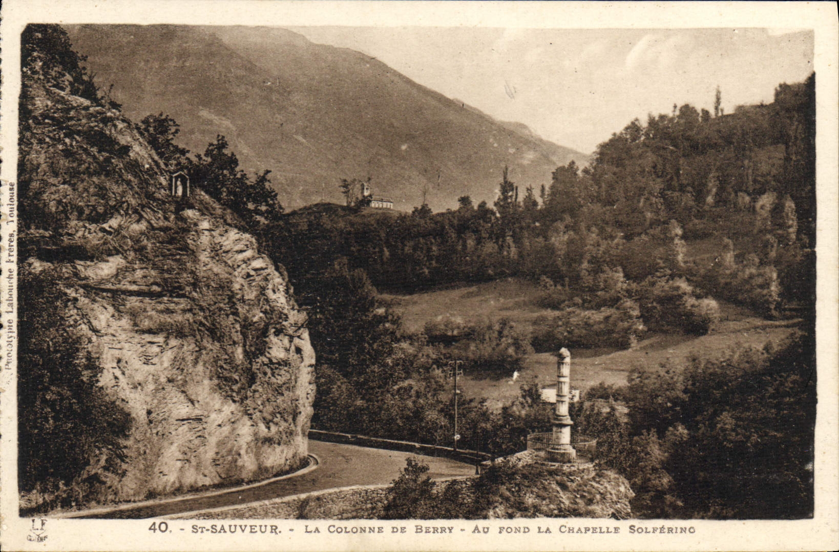 CPA St Sauveur La Colonne De Berry Au Fond la chapelle Solferino