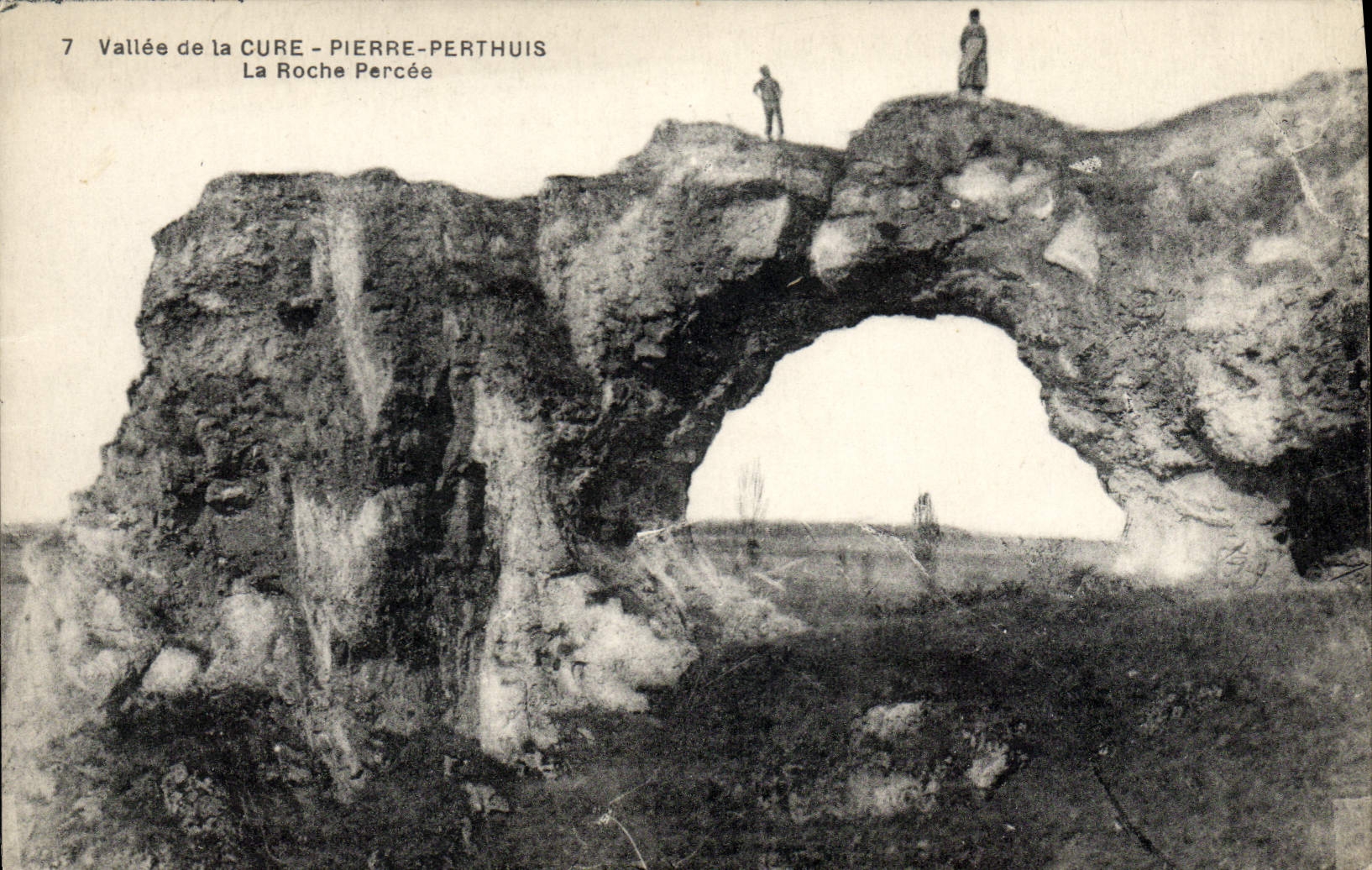 Vallée de la CURE - PIERRE-PERTHUIS — La Roche Percée — Lib. pap. Pothain, Avallon