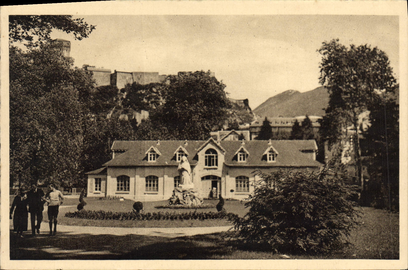 CPA Lourdes Le Nouveau Musee Notre Dame et exposition Bernadette