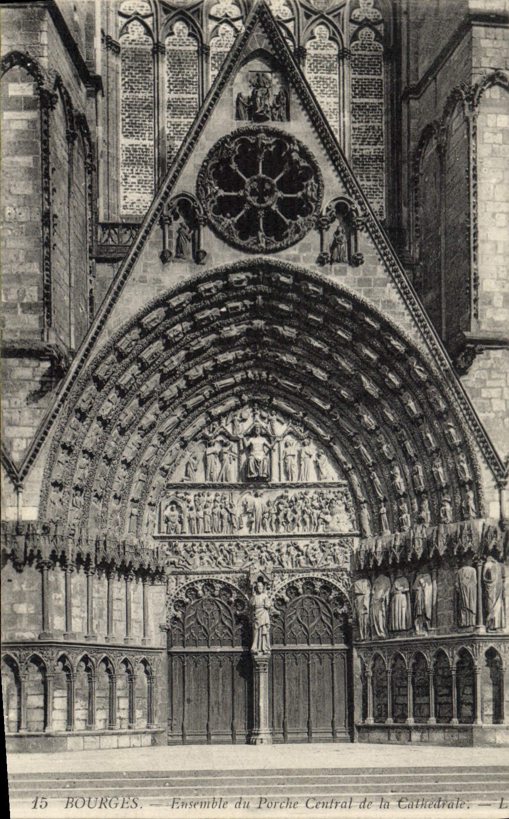 CPA Bourges Ensemble Du Porche Central De La Cathedrale