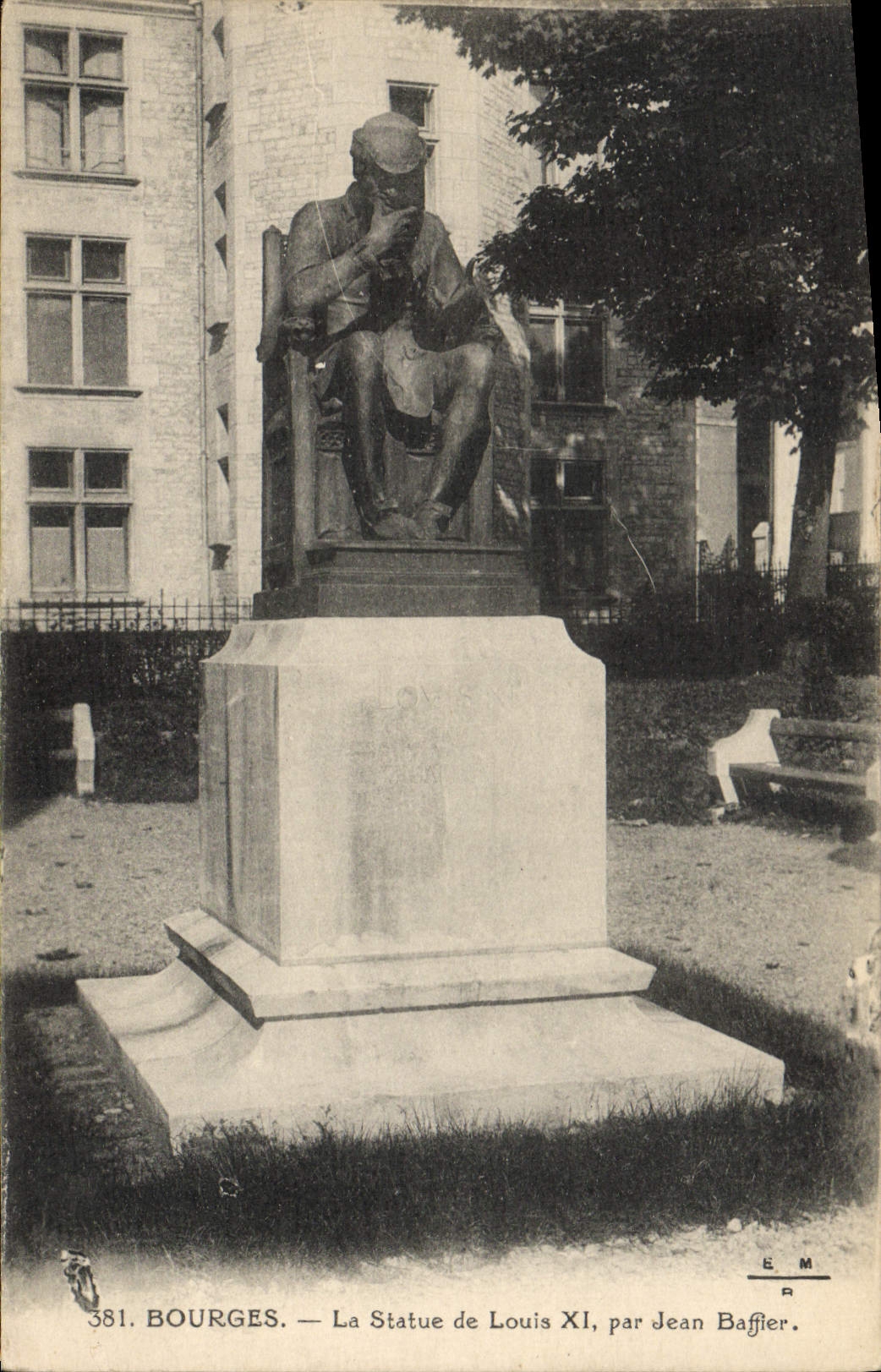 CPA Bourges La Statue De Louis XI Par Jean Baffier