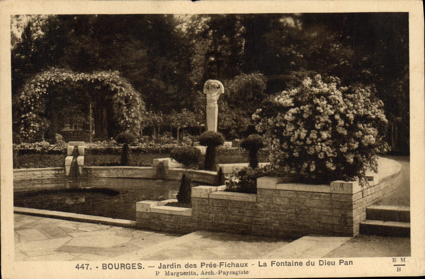 CPA Bourges Jardin Des Pres Fichaux La fontaine du Dieu Pan