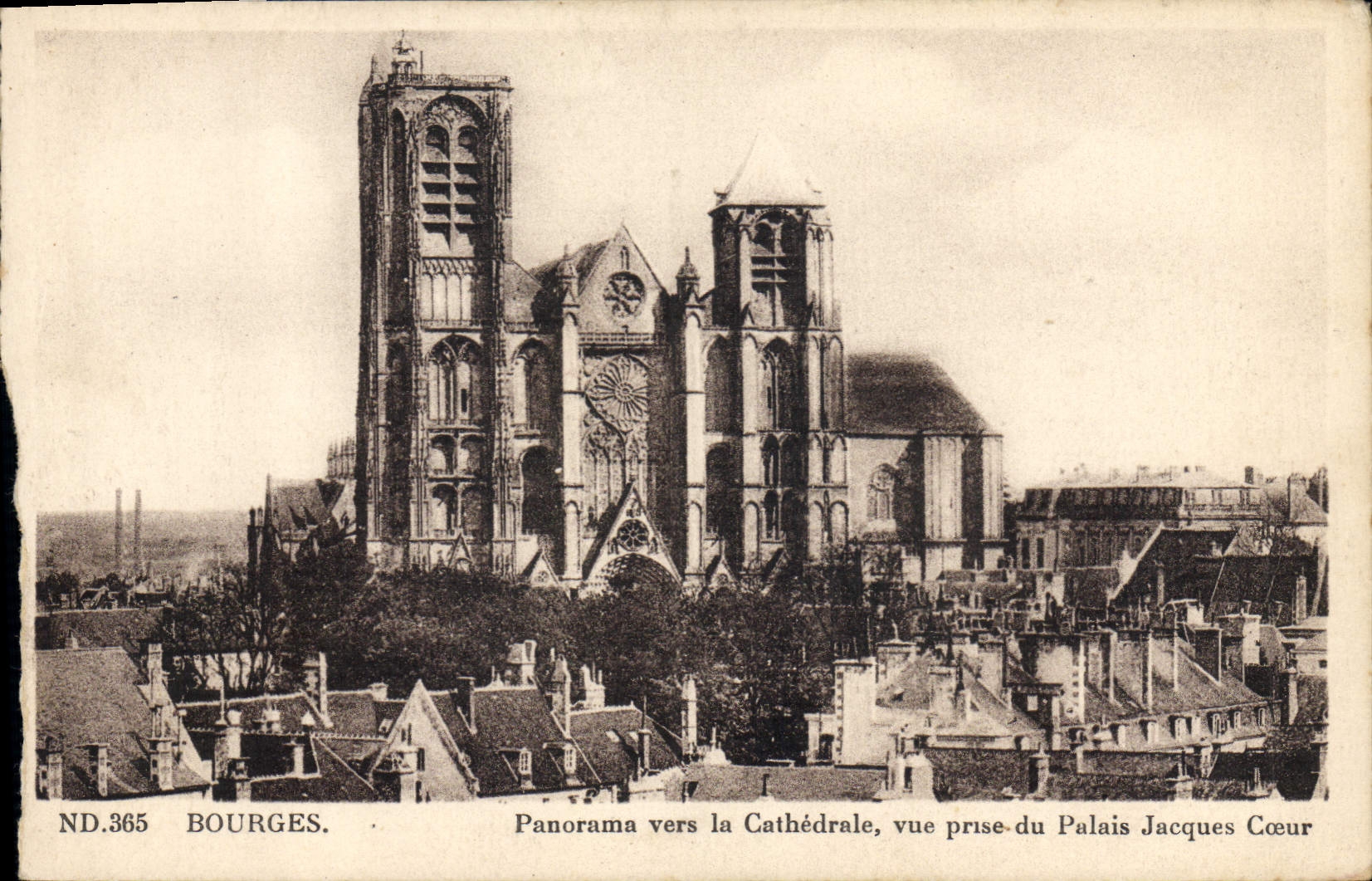 Bourges — Panorama vers la Cathédrale, vue prise du Palais Jacques Cœur — ND.365