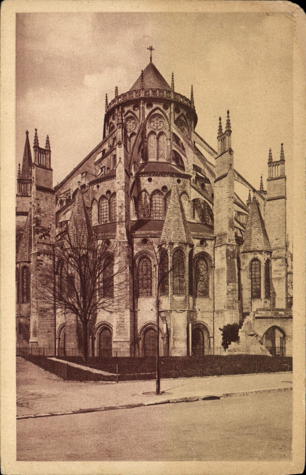 Bourges — La Cathédrale — Abside — Lévy et Neudores Réunis, Imp. LL - Anverso