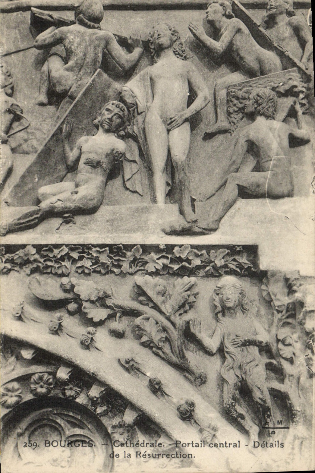 CPA Bourges Cathedrale Portail Central Details de la Resurrection