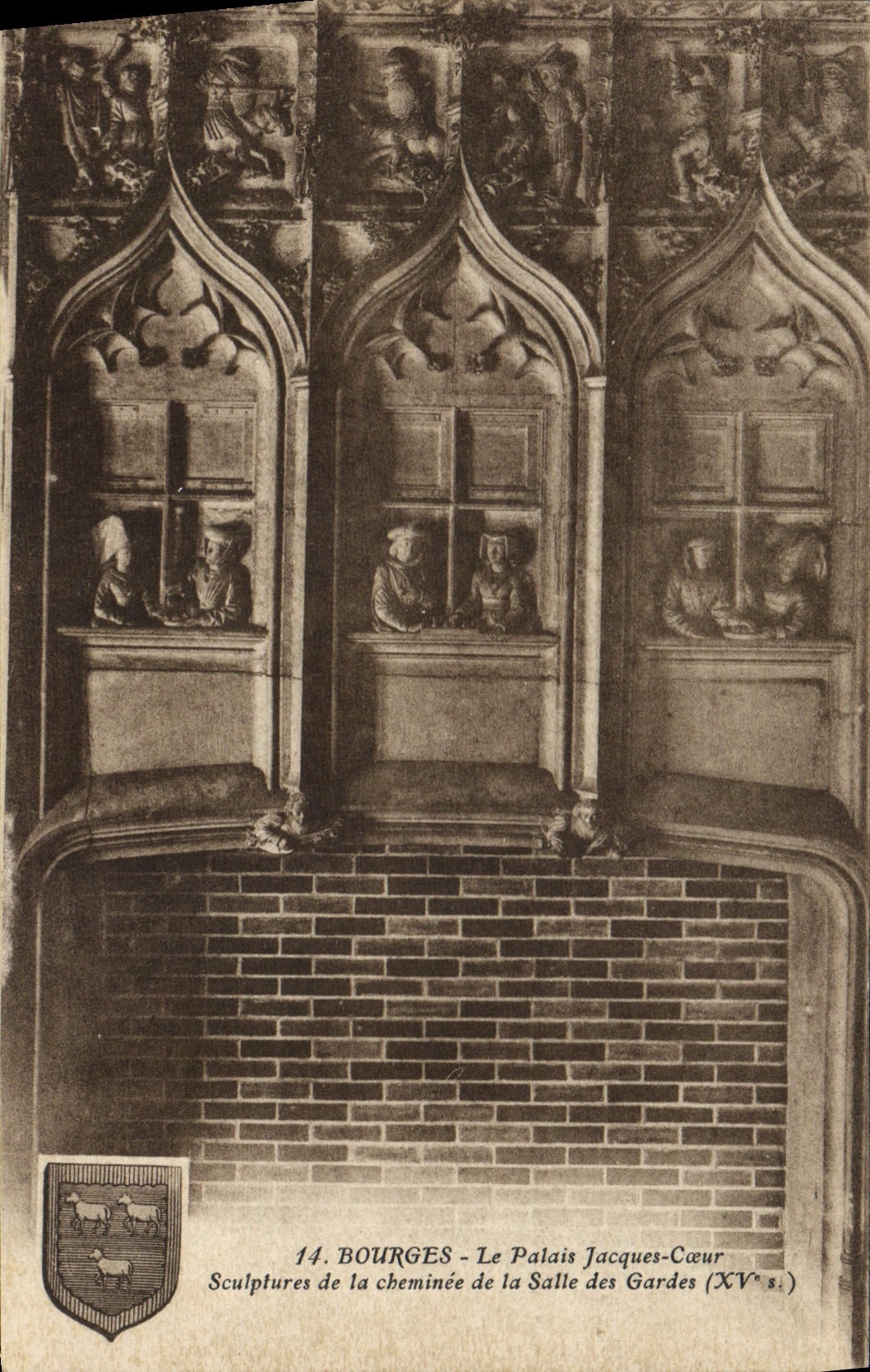Bourges - Le Palais Jacques-Cœur - Sculptures de la cheminée de la Salle des Gardes (XVe s.)