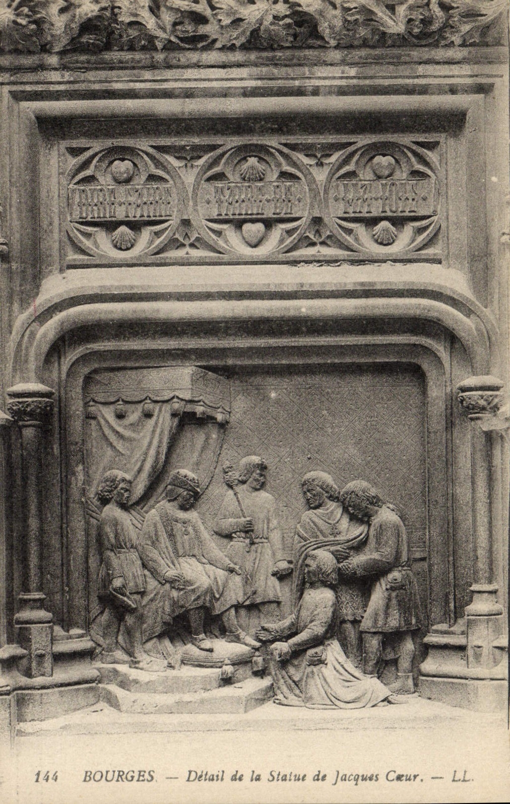 CPA Bourges Detail de la Statue de Jacques Coeur