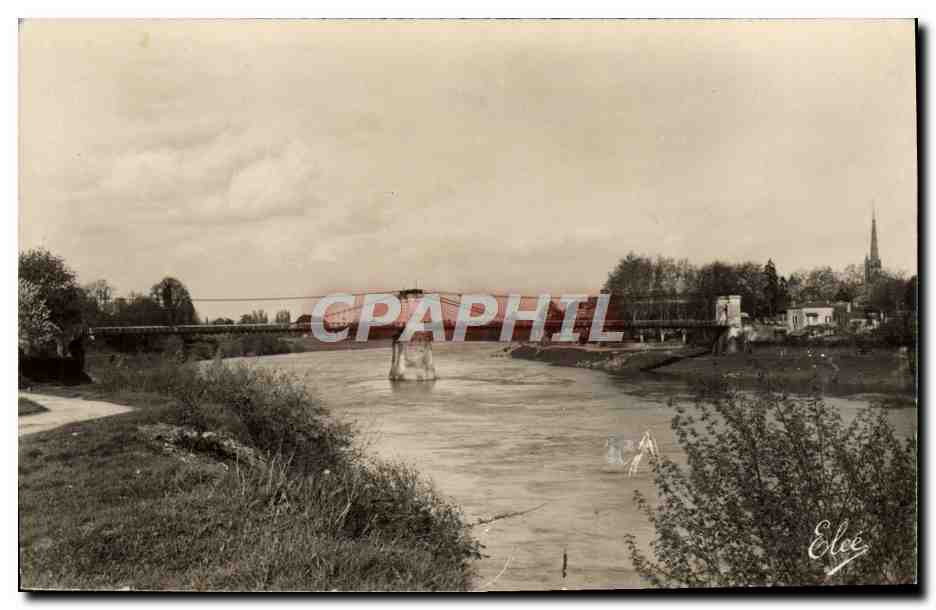 Ste-Foy-la-Grande (Gironde) — Le Pont suspendu sur la Dordogne — Photo Véritable