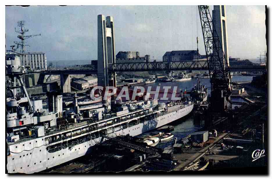 CPM Brest L'Arsenal Le Pont de Recouvrance Bateaux