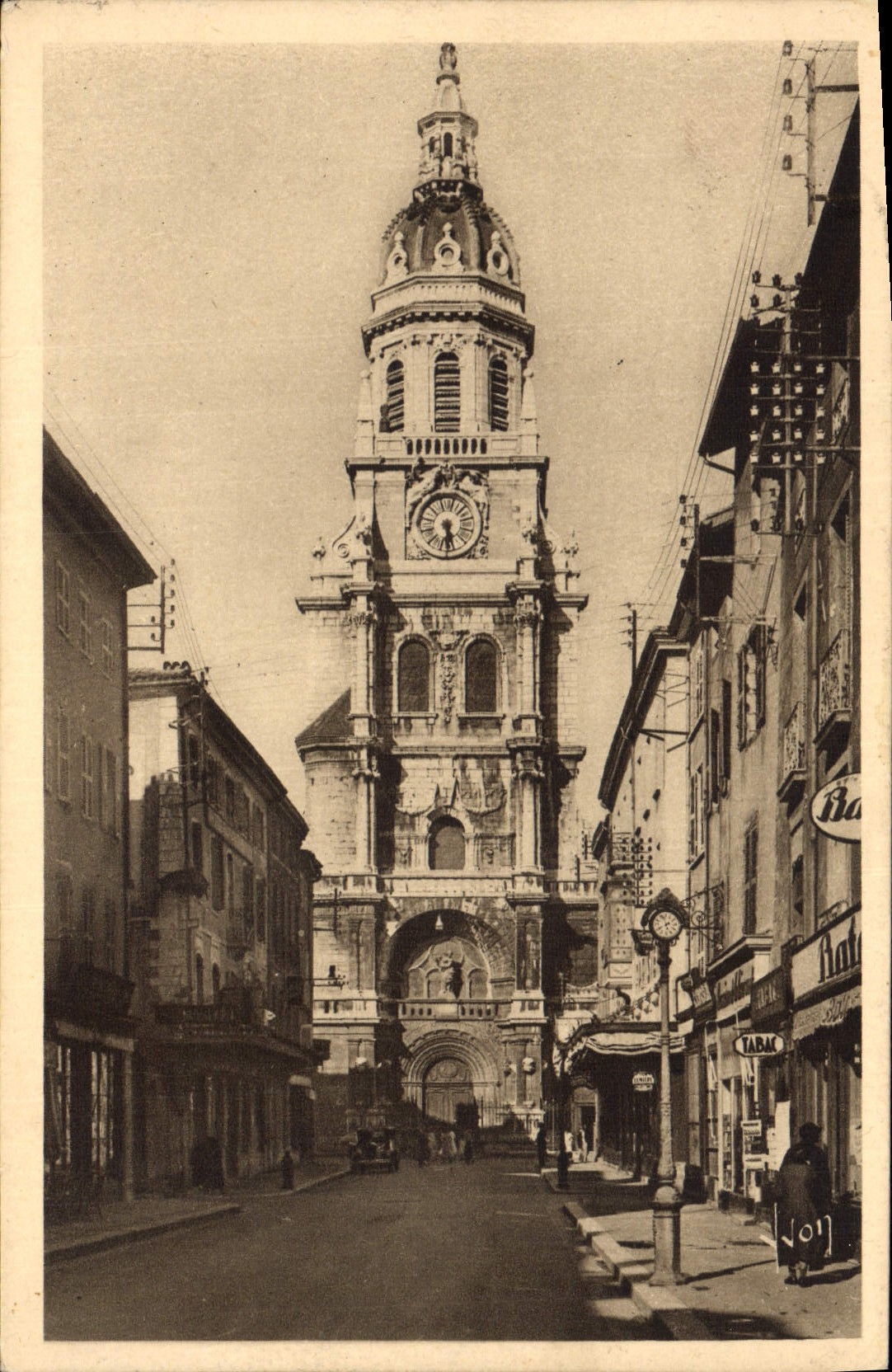 CPA Bourg En Bresse Rue et Eglise Notre Dame