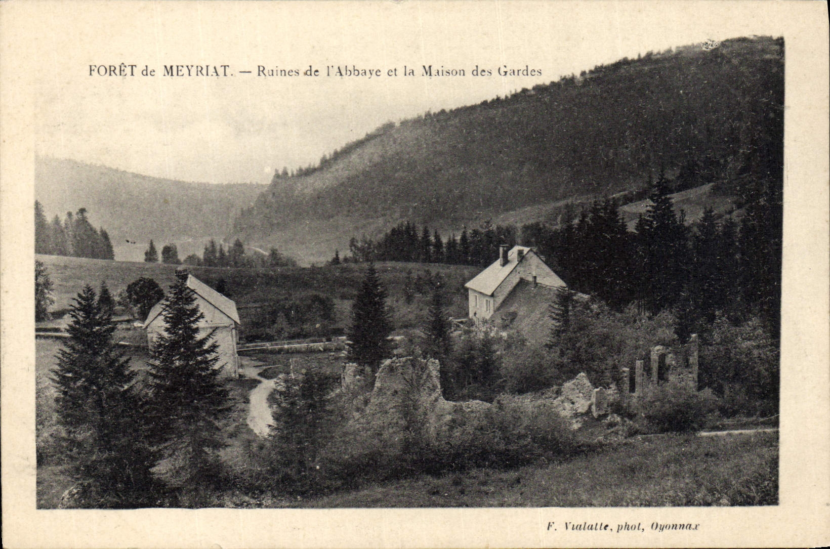 Forêt de Meyriat — Ruines de l'Abbaye et la Maison des Gardes — F. Vialatte, phot. Oyonnax