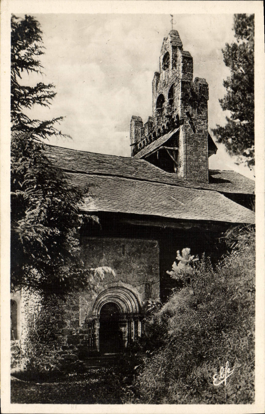 CPA Saint Gironnais Castillon Eglise Romane du Calvaire