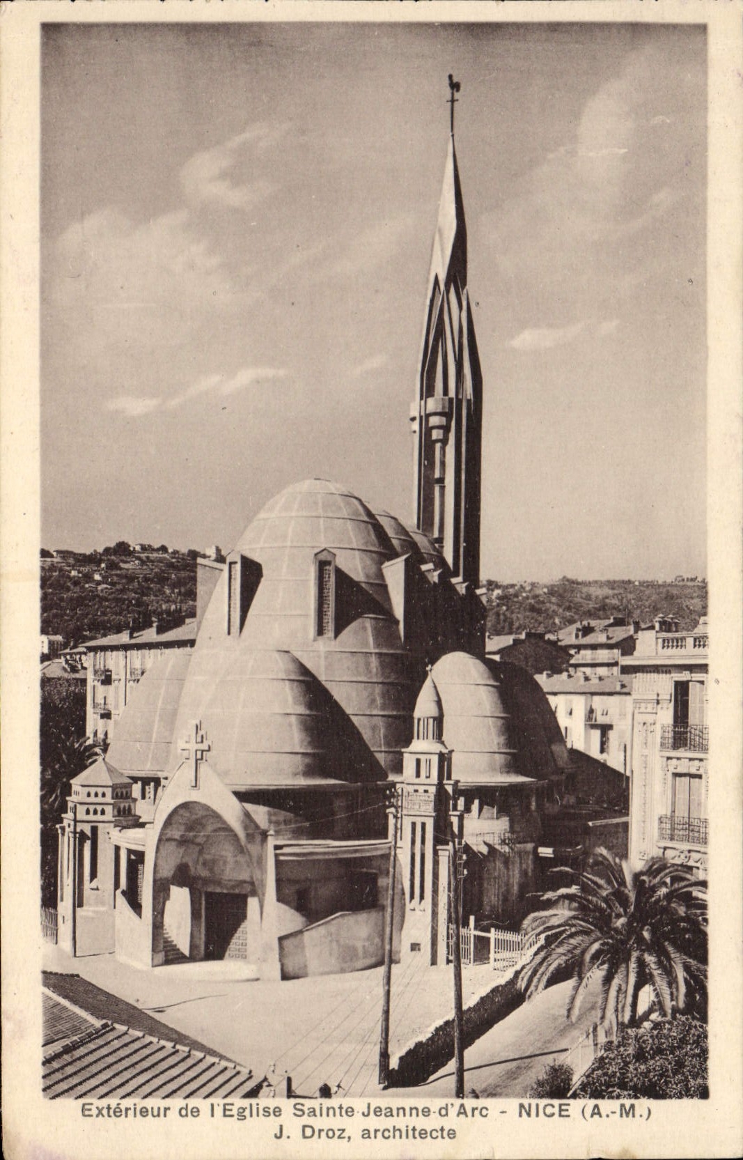 CPA Exterieur de l'Eglise Sainte Jeanne d'Arc Nice
