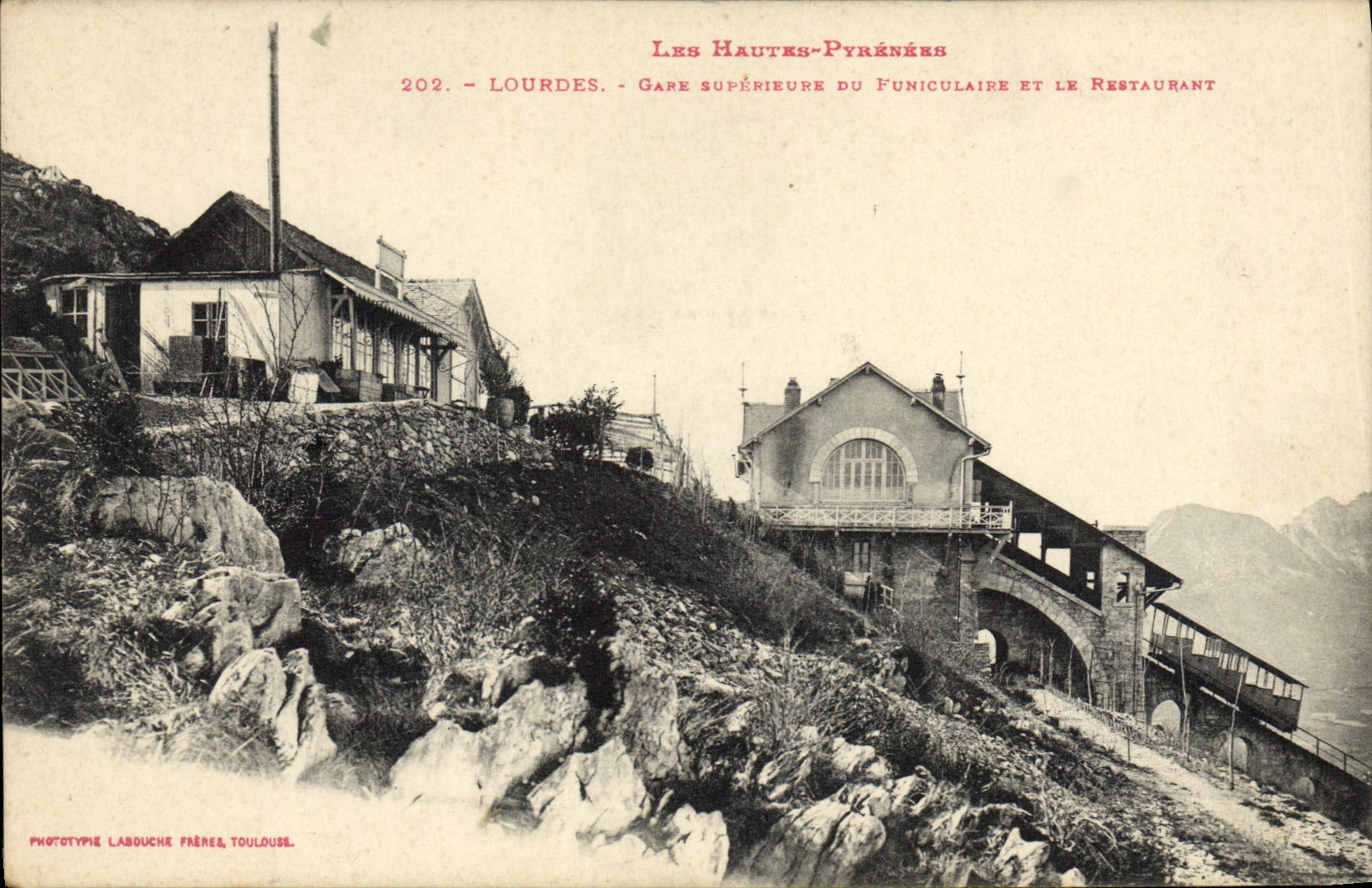 CPA Lourdes Gare Superieure Du Funiculaire Et Le Restaurant