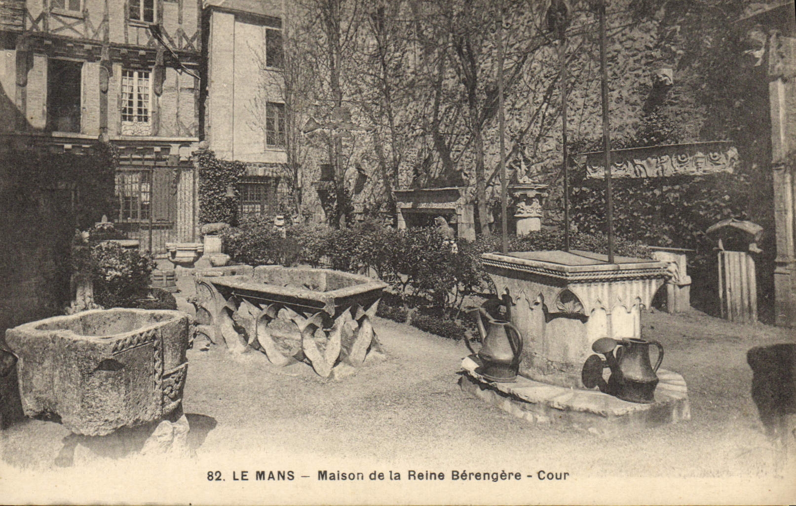 Le Mans — Maison de la Reine Bérengère — Cour