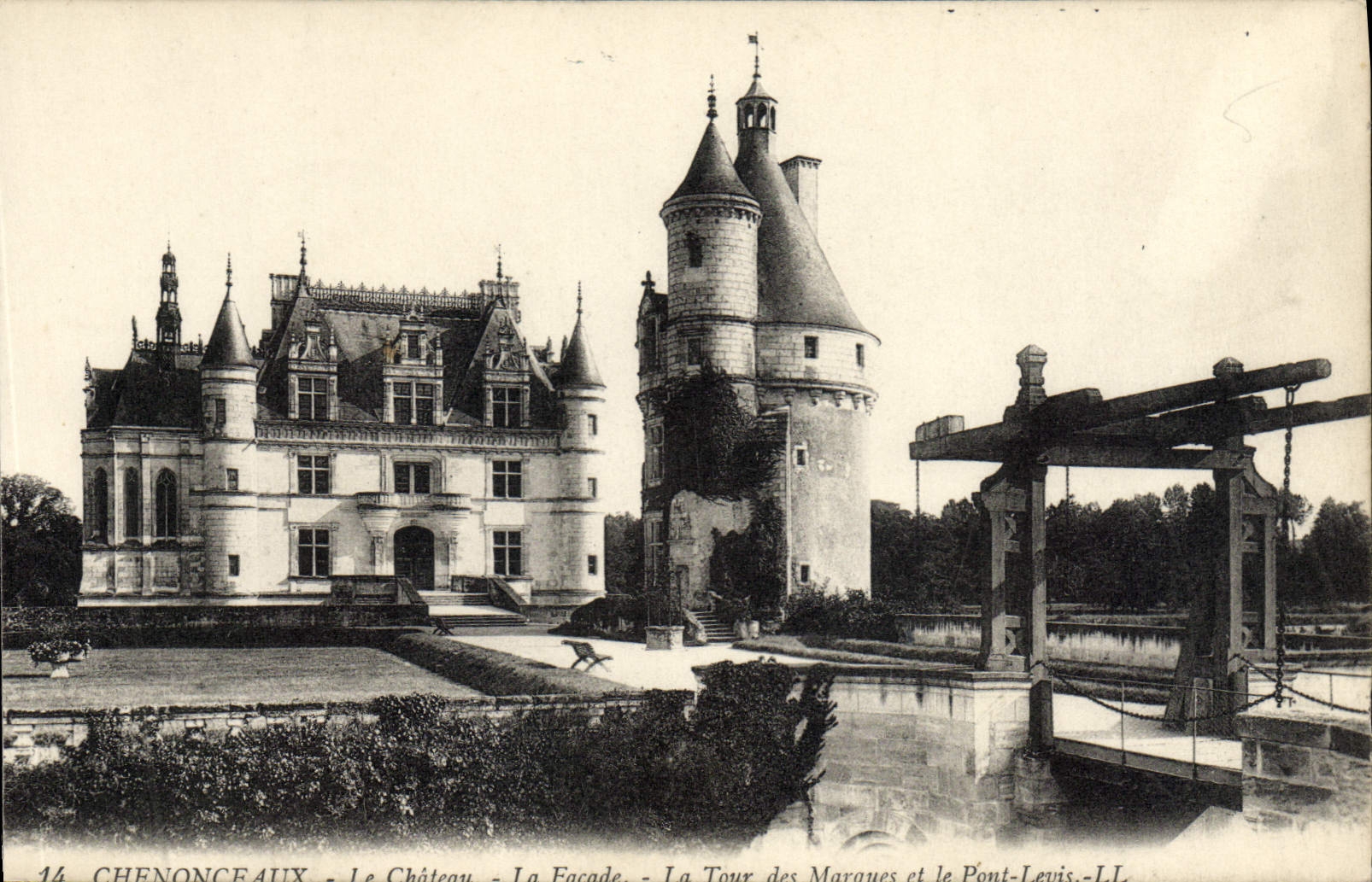 CPA Chenonceaux Le Chateau La Facade La Tour Des Marques et le pont levis